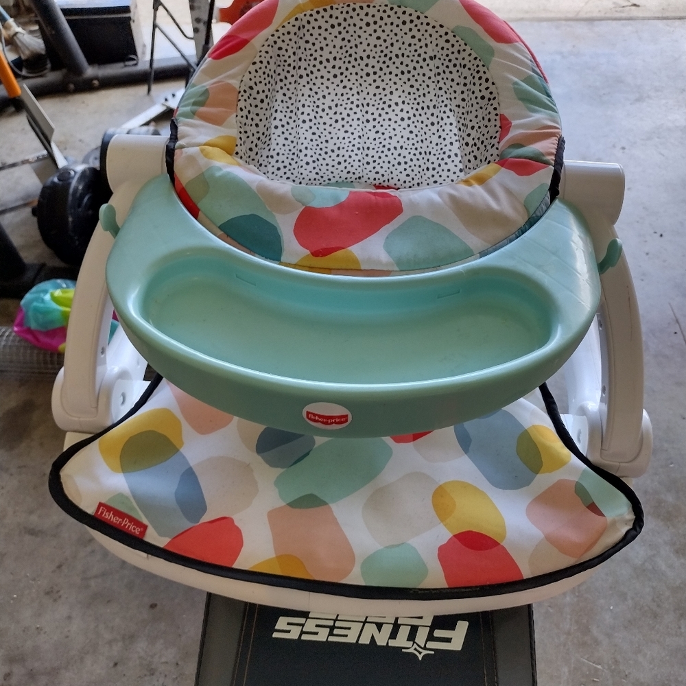 Baby sit and play seat